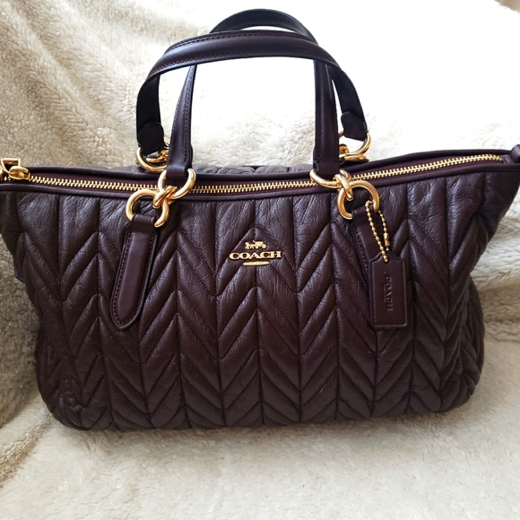 Coach Handbags - ❣Coach Leather Medium Bag❣